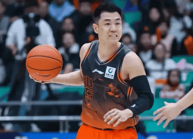 今晚广厦vs山东大名单：朱俊龙、胡金秋出战，高诗岩在列