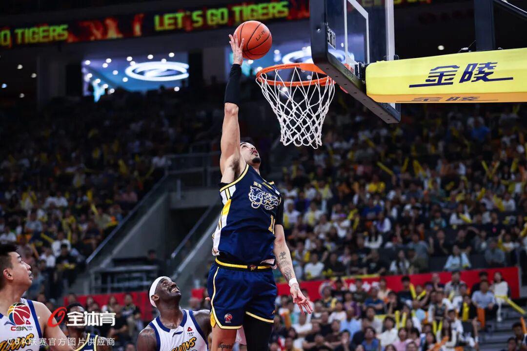 世界杯实时比分-4月12日前瞻 I 以拼搏为刃，华南虎挑战广厦“魔鬼主场”
